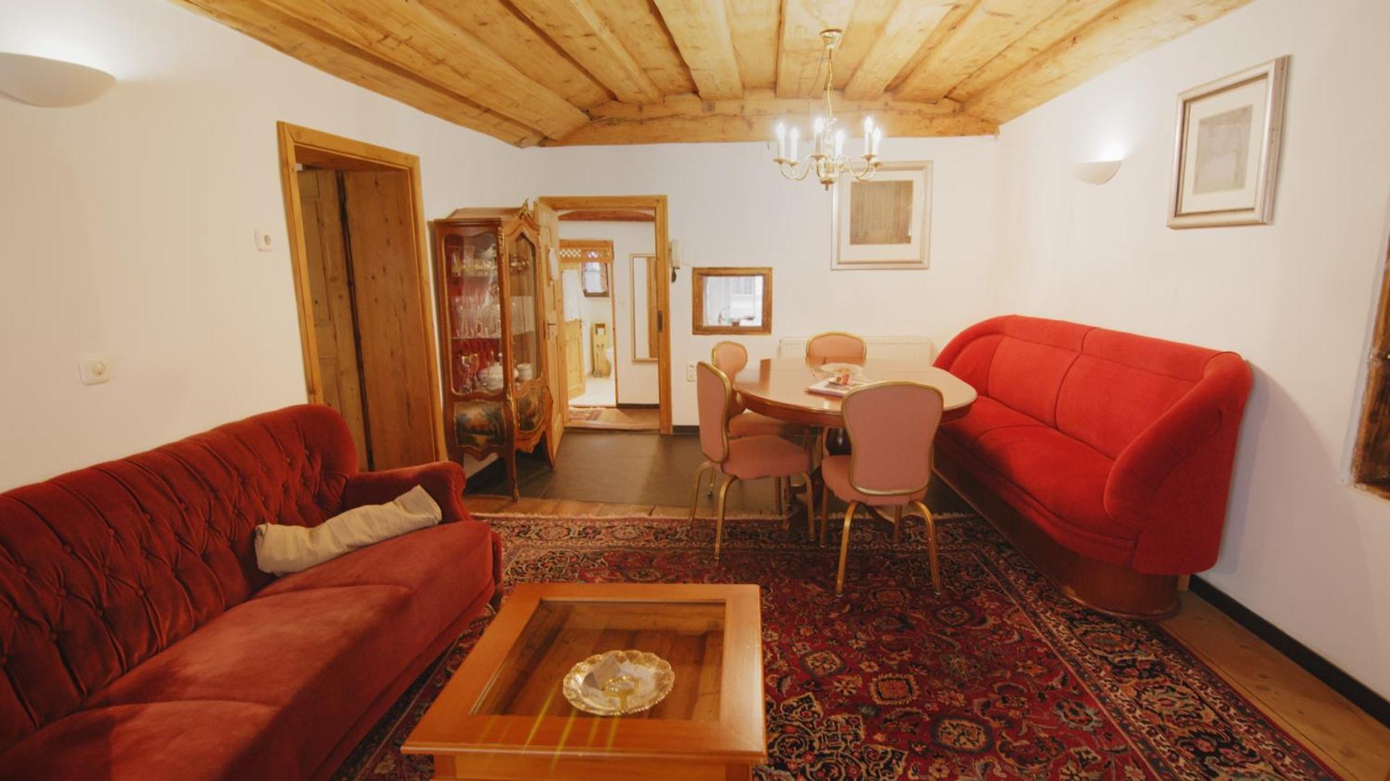 Arbesgassl Apartment Hall in Tirol